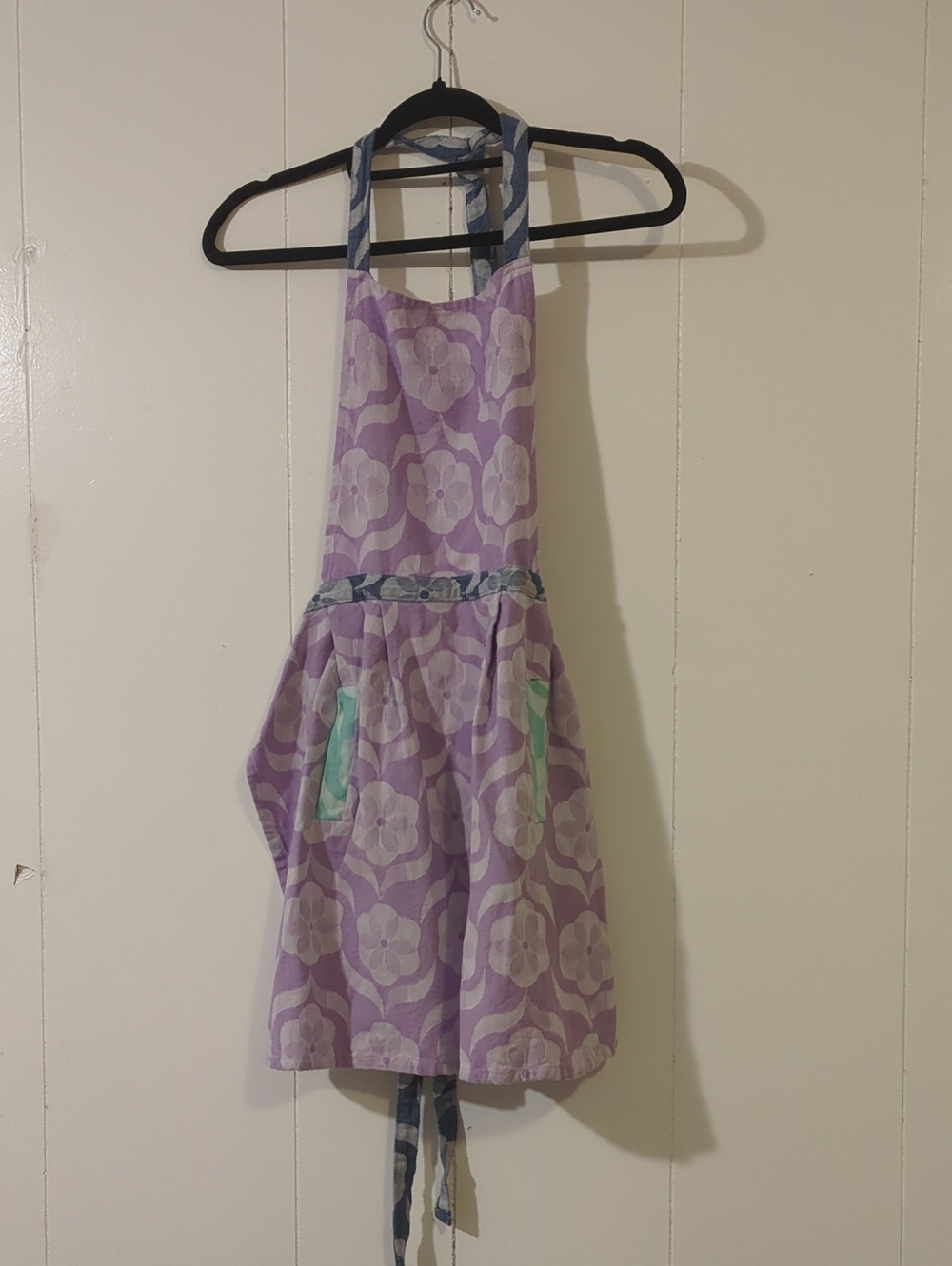Women's Lavender Floral Apron with Teal Pocket Accents